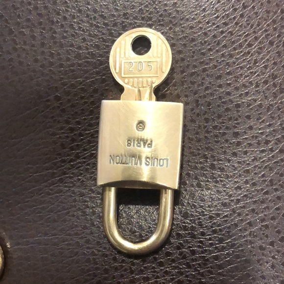 Vintage LV Louis Vuitton Padlock Lock & Key 205 - Picture 4 of 13